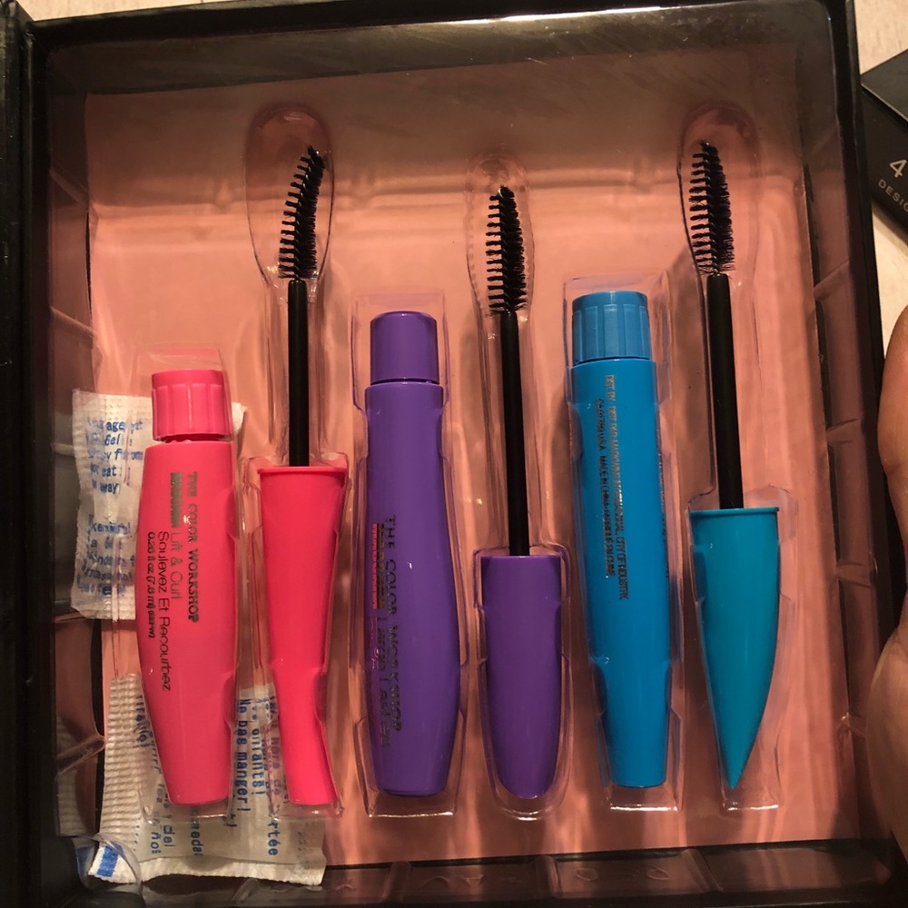 Mascara - Picture 2 of 2